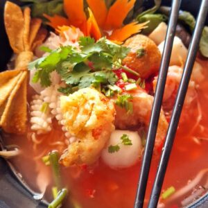 Kow-Teaw-Nam Meeresfrüchte Yen-Ta-Fo